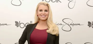Jessica Simpson gives birth