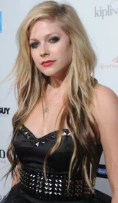 Avril Lavigne leaves rocker husband