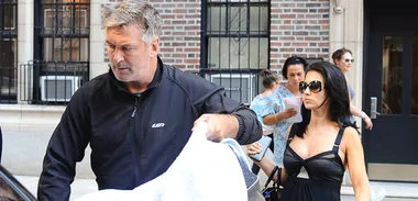 New dad Alec Baldwin fights paparazzi