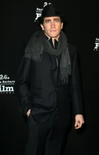 Jake Gyllenhaal steps out without Reese
