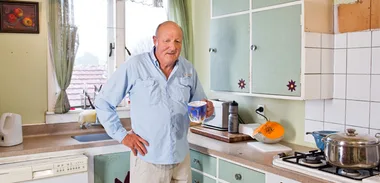 Kiwi TV star Geoff Thomas
