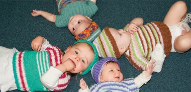 Knitting: Baby jumper and beanie