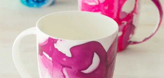 Mug decorating with nail polish