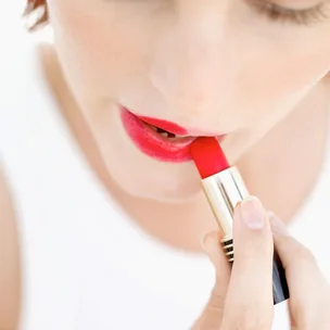 How to wear red lipstick