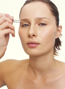 How to shape your eyebrows