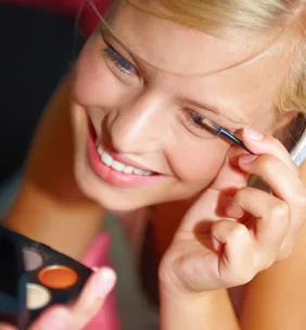 How to apply eyeshadow