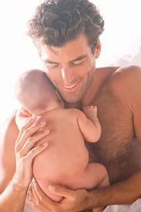 Tips to help dads bond with their newborn
