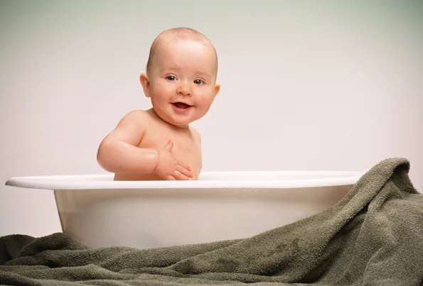 baby bath, bathing baby, how to bathe a baby, newborn baby, baby baths