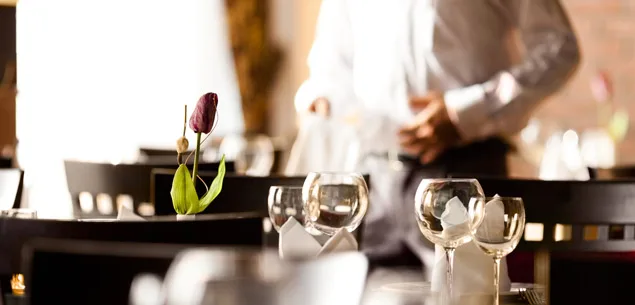 Can restaurants refuse entry to those younger than 16?