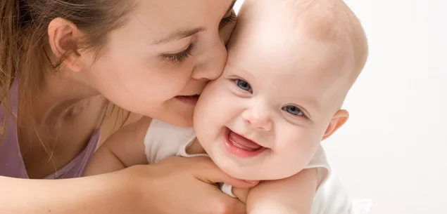 Daughter's decision to breastfeed in public