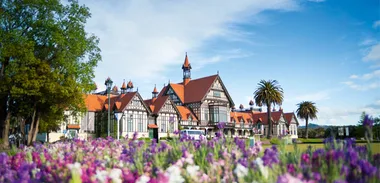 Wendyl Nissen visits Rotorua