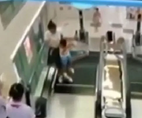 A mother has died after saving her toddler from faulty escalator.