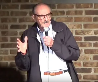 Chuck Esterly performs stand-up comedy at 89 years of age