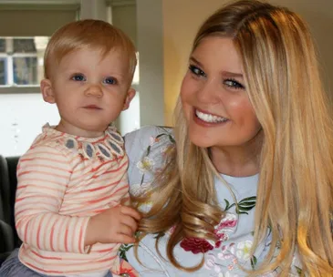 Mother ‘addicted’ to breastfeeding says she feels jealous when child takes bottle
