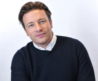 Jamie Oliver apologises over breastfeeding comments
