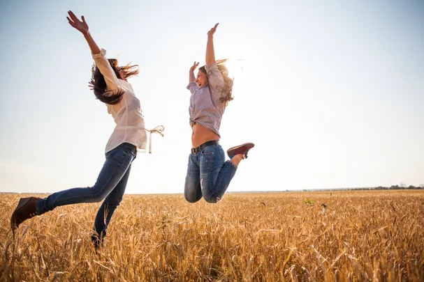 Having friends makes you feel less pain