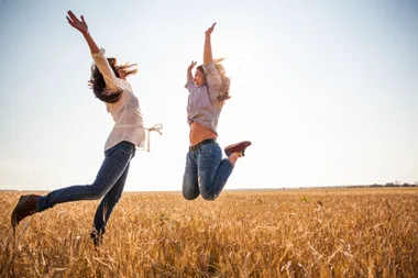 Having friends makes you feel less pain