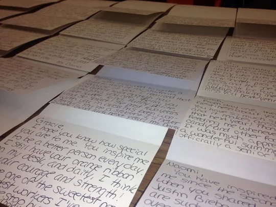 Teacher writes inspirational notes to class