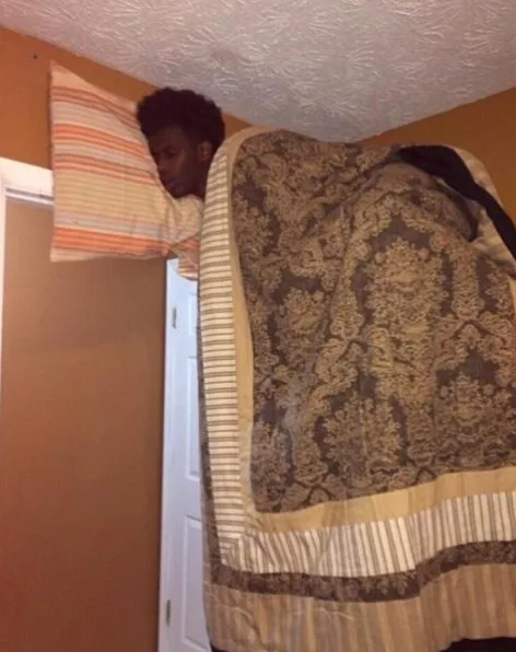 People who went to extreme lengths to get their bathroom selfie