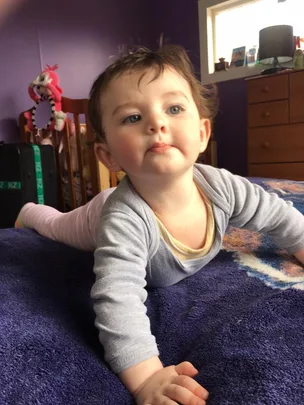 Woman gives birth on kitchen table