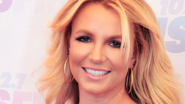 Britney Spears debuts first selfie with her new boyfriend