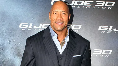Dwayne Johnson sets a new selfie world record