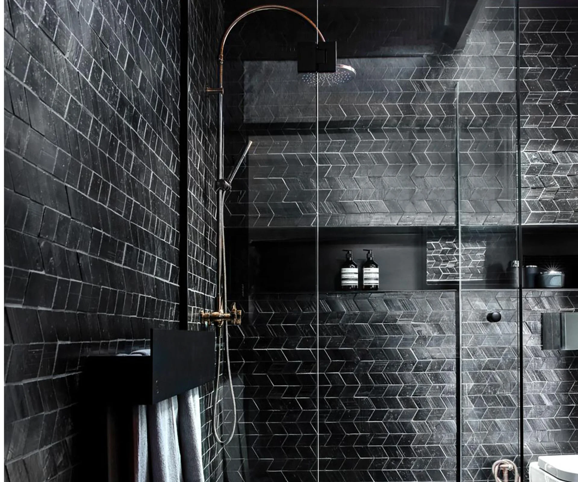 14 Moody Black Bathroom Design Ideas