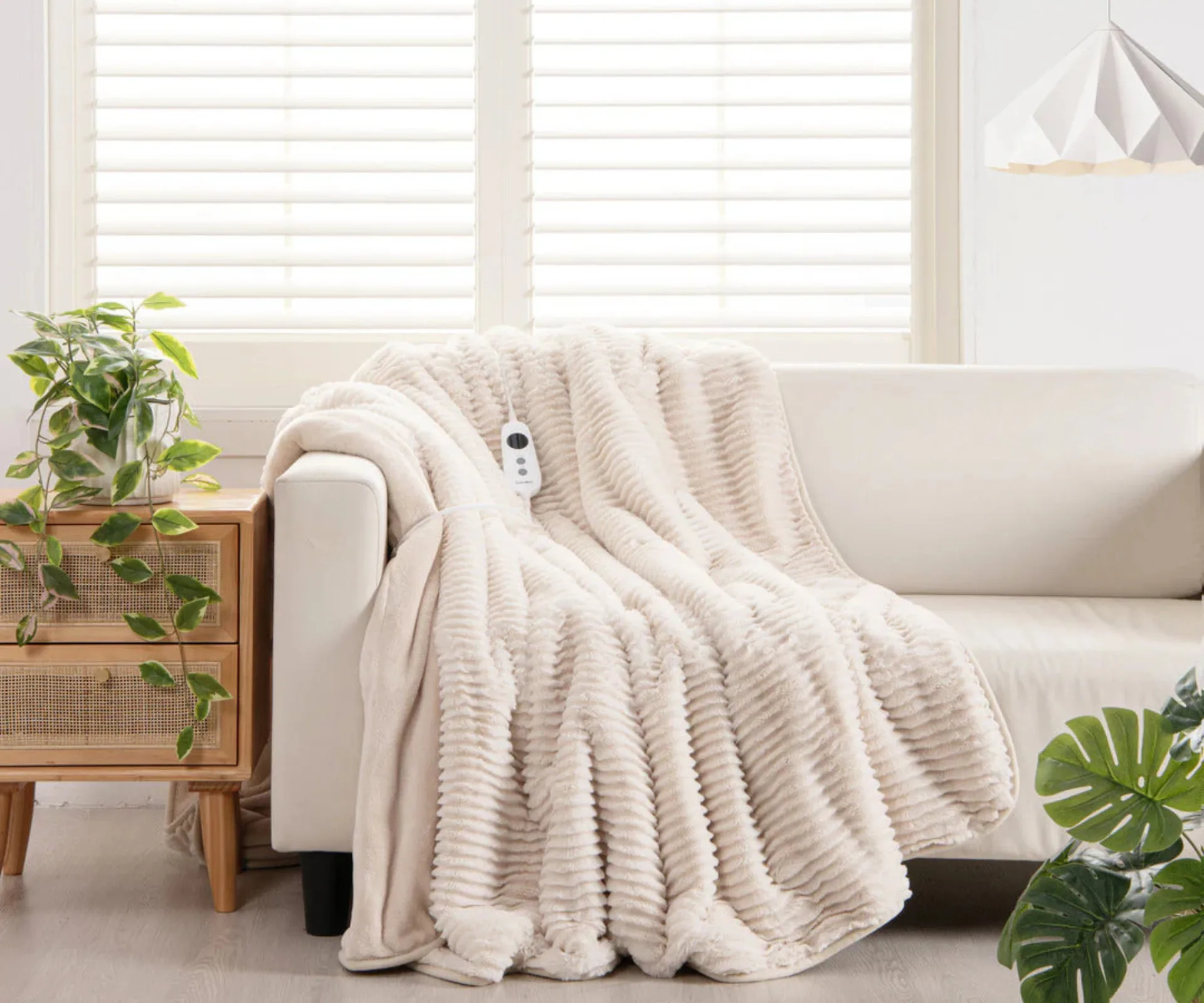 Best Electric Blankets to Keep Warm This Winter Homes To Love