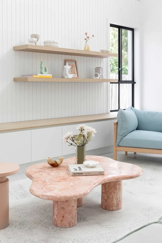uma-on-werri-coastal-style-home-living-room