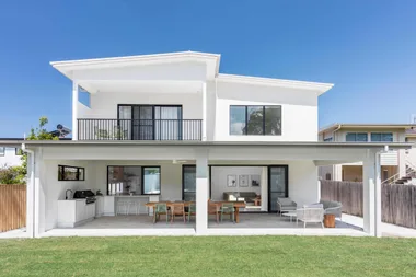 uma-on-werri-coastal-style-home-exterior