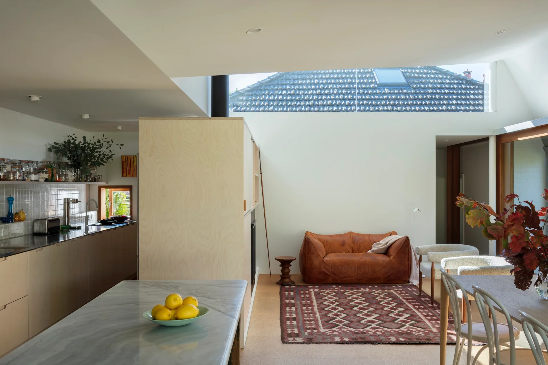 Contemporary_Renovation_Modern_Living_Room