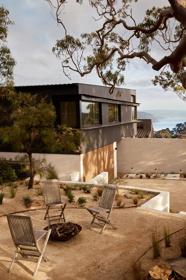 A mid-century home in Garigal National Park