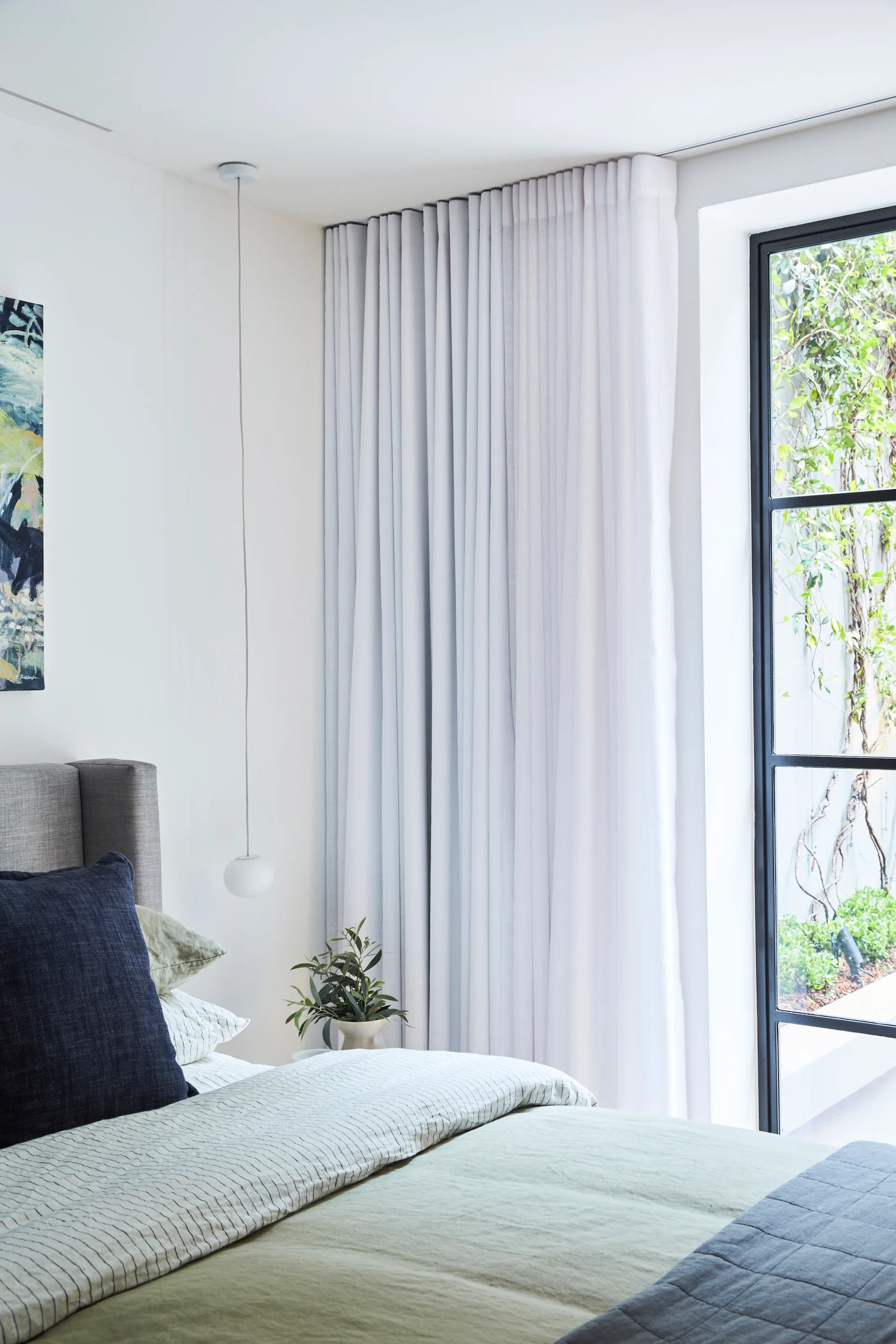 bathroom-with-steel-frame-scale