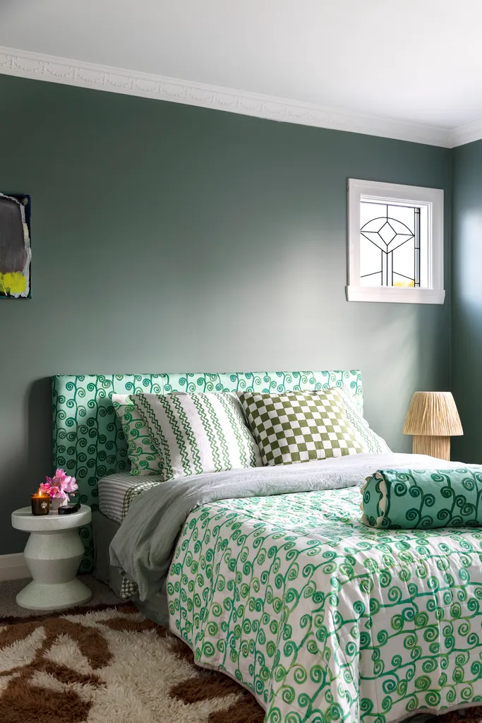 bonnie-and-neil-house-green-bedroom