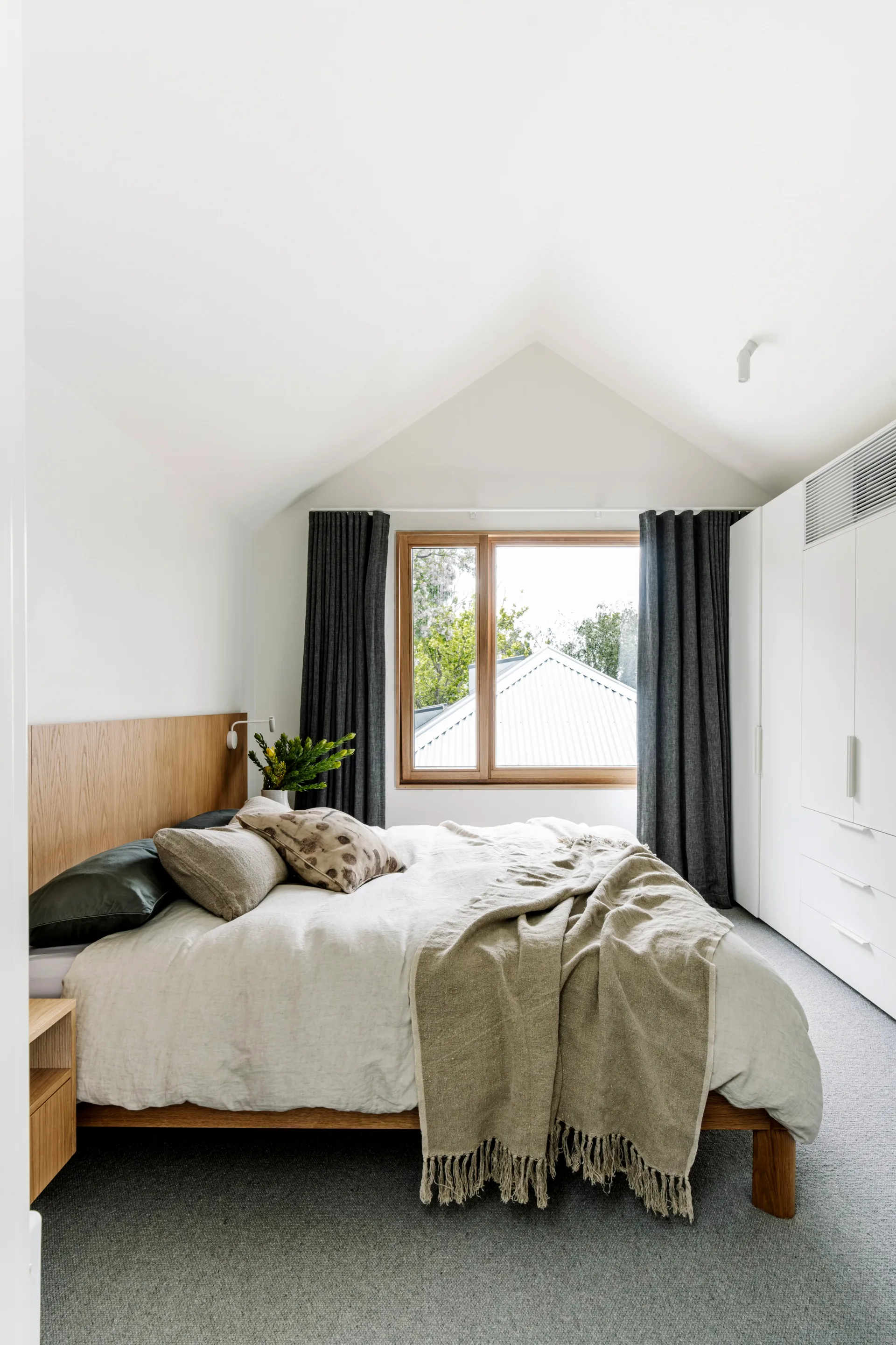 contemporary-bedroom