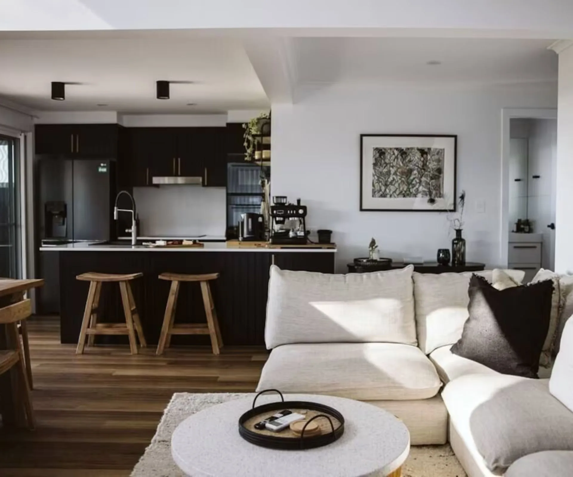 midnight-at-milton-su-guesthouse