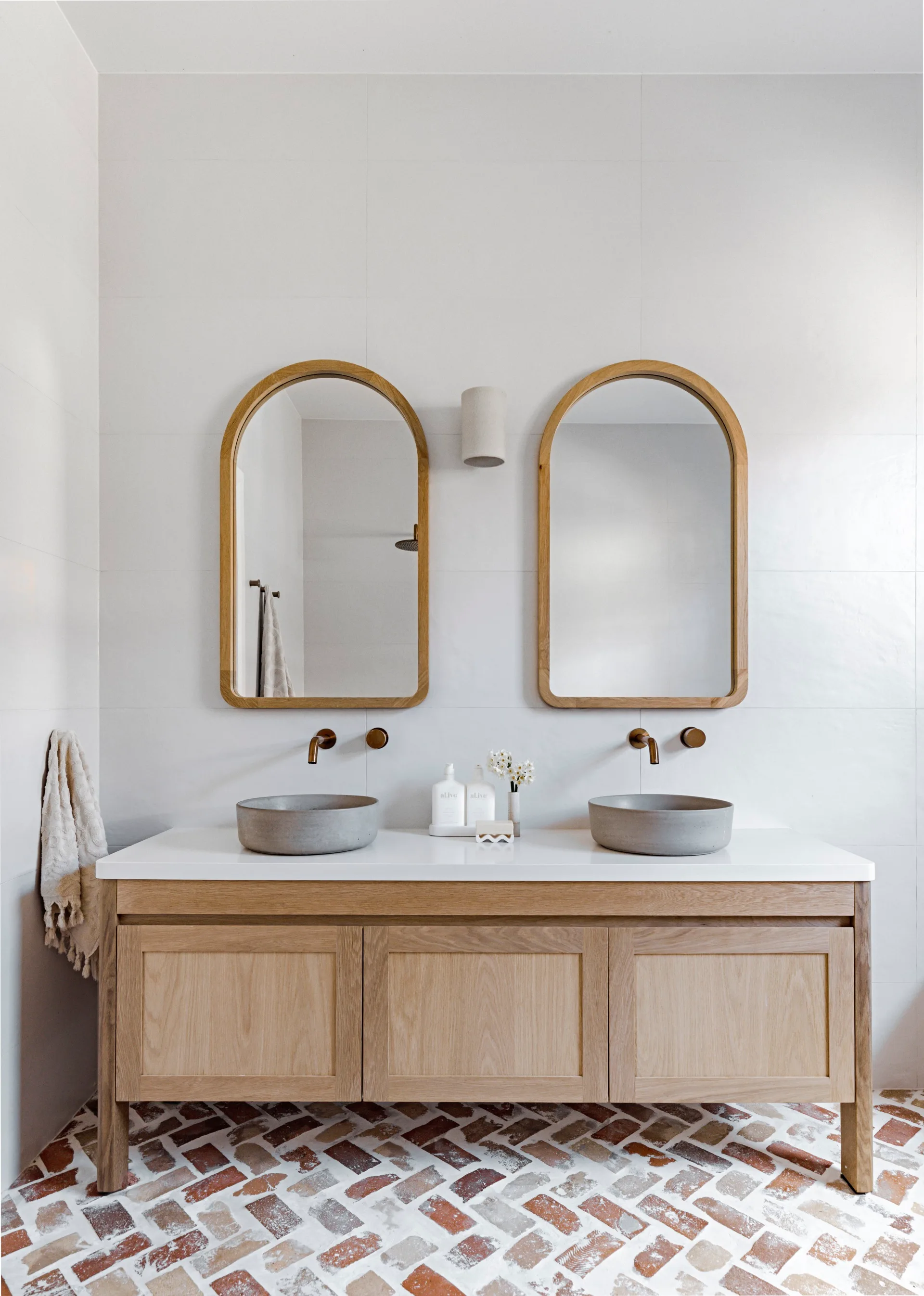 white-terracotta-bathroom-vanity