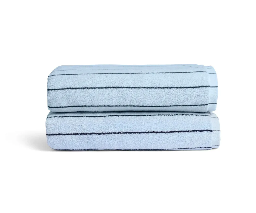 Hommey Pinstripe Bathroom Bath Towel in Mist.