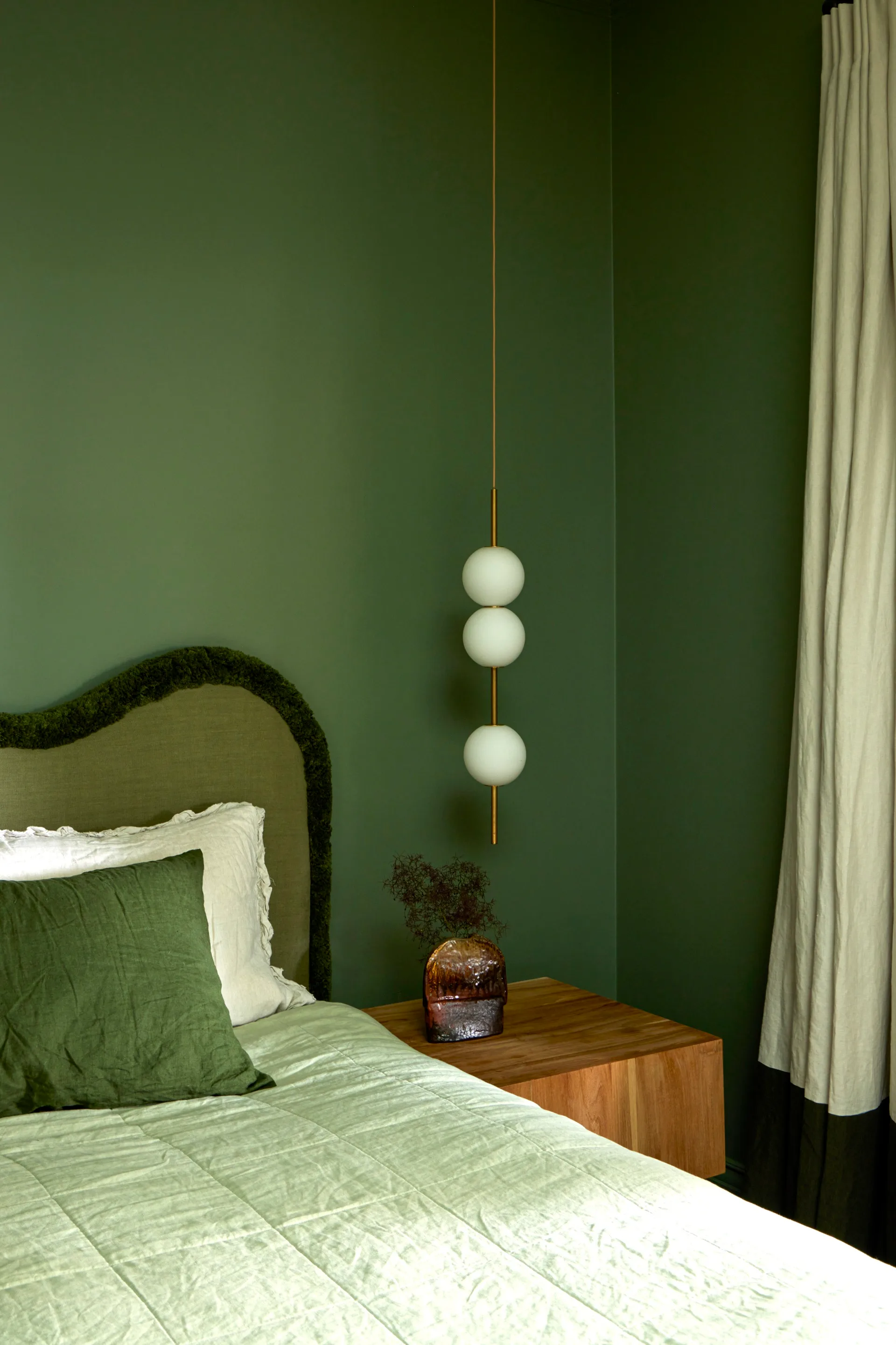 green-bedroom