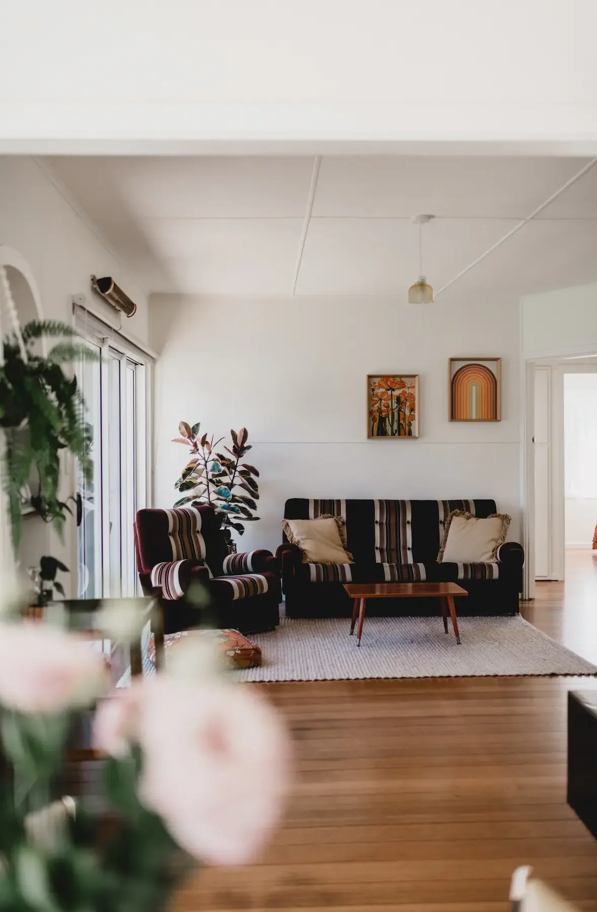 mid-century-style-living-area