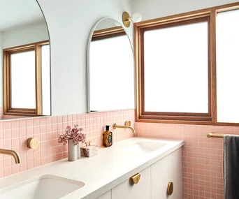 pink-toned-bathroom