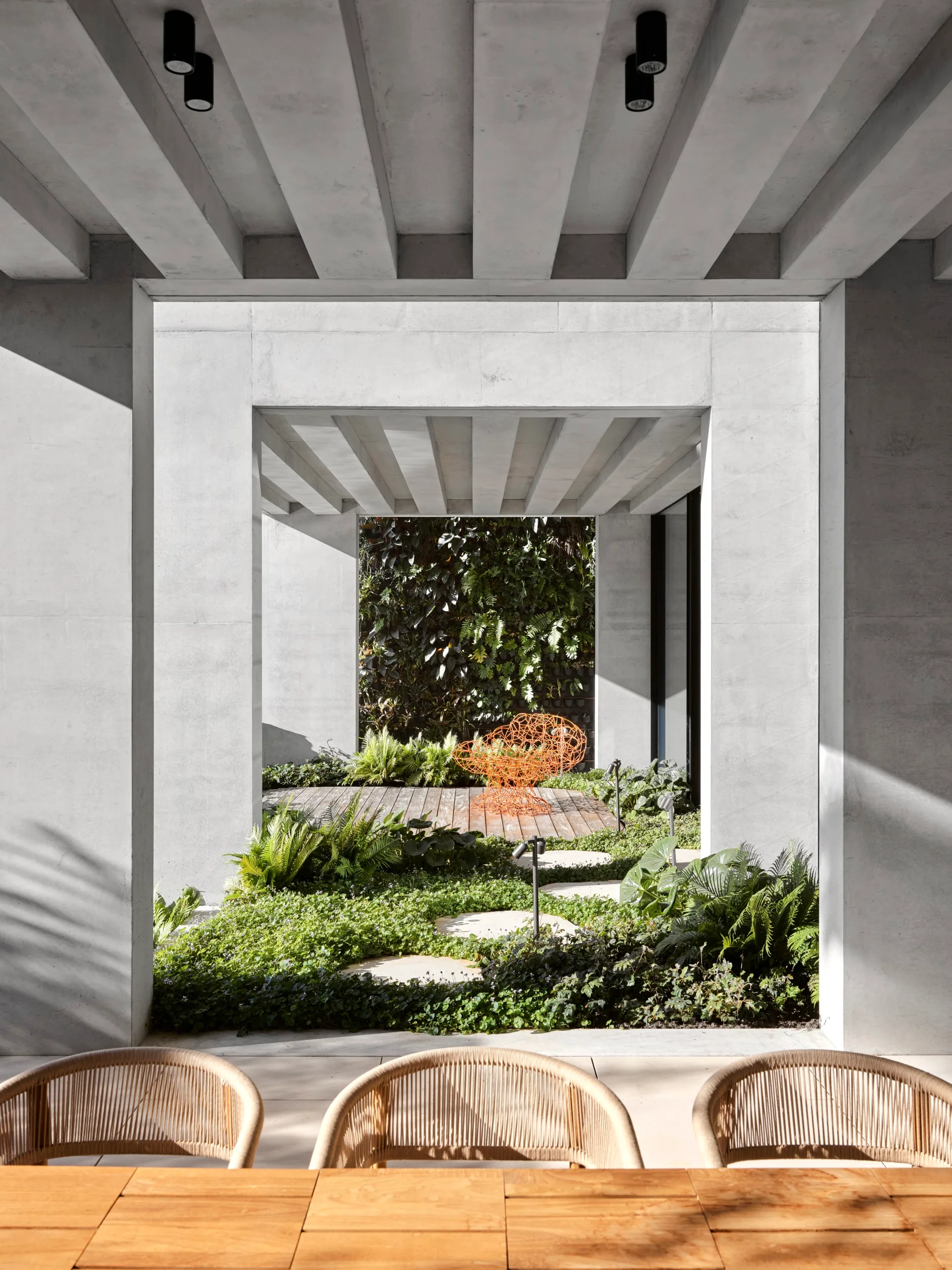 northbridge-outdoor-dining-concrete-pergola-garden