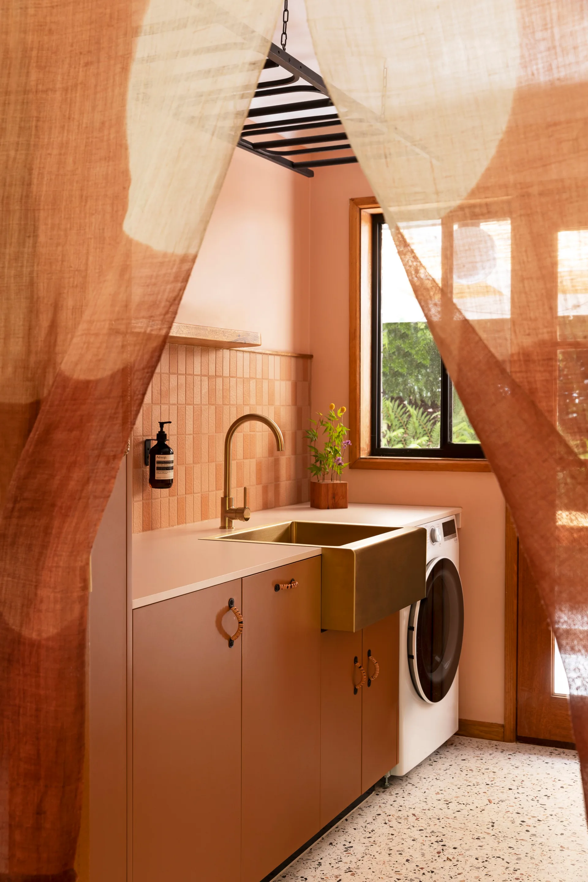 blackwood-bungalow-bathroom-pink