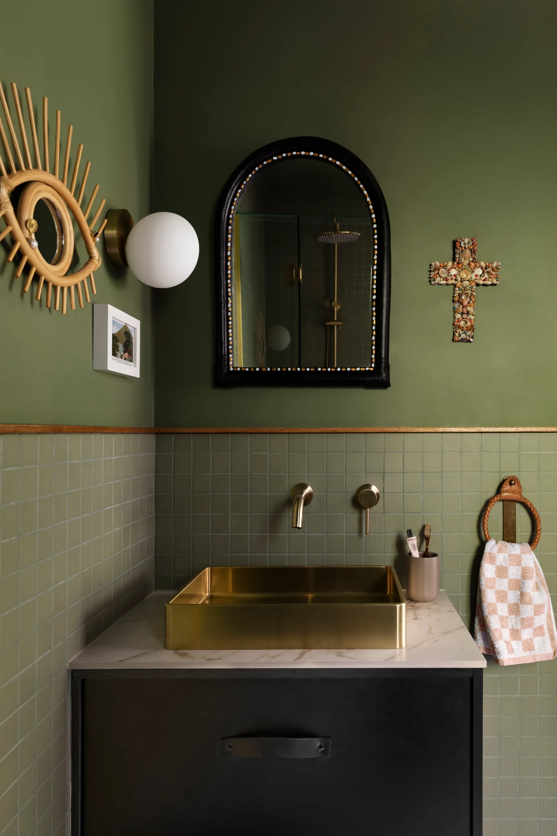 blackwood-bungalow-green-bathroom