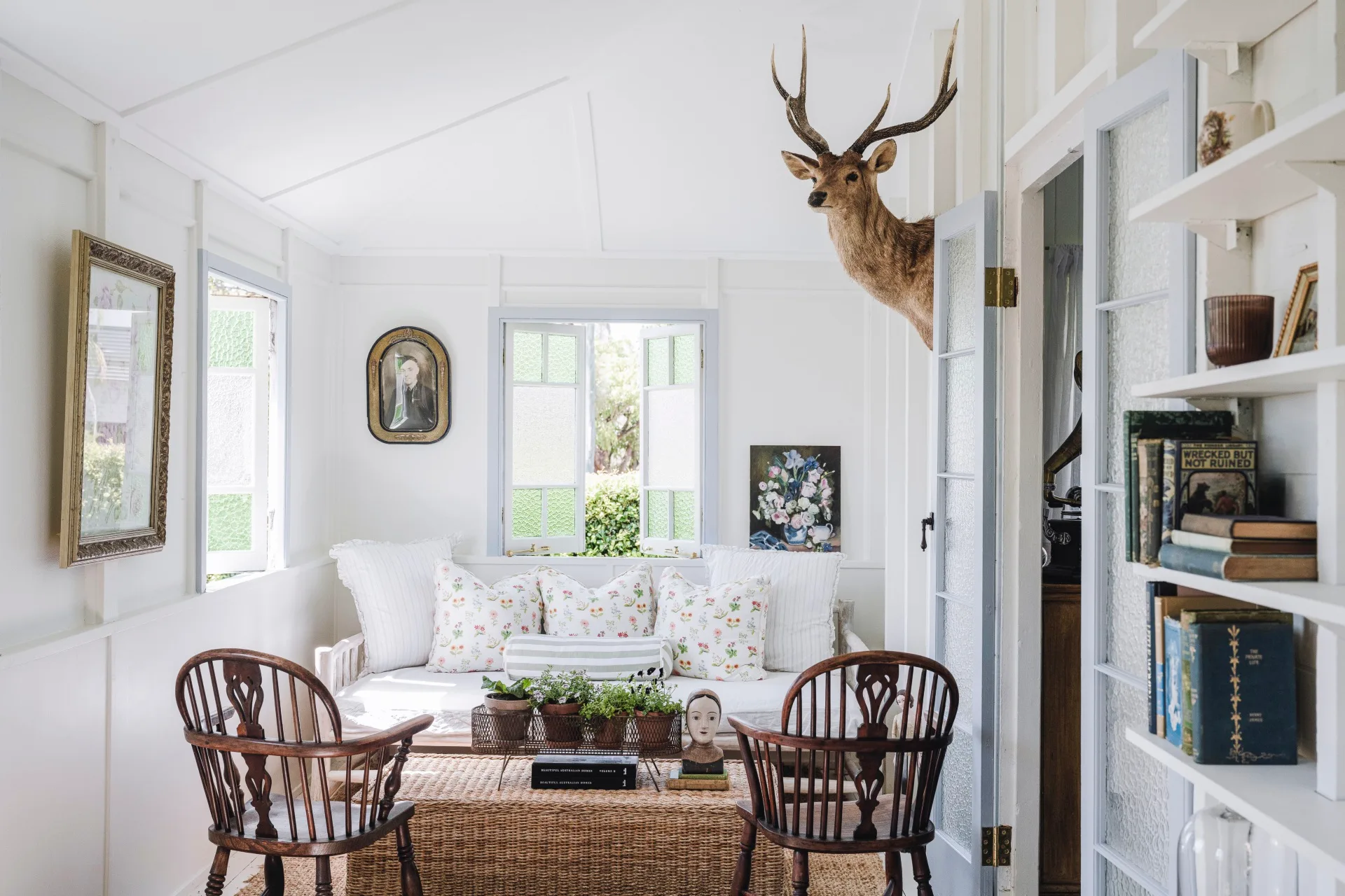 eden-cottage-gladstone-dining-area