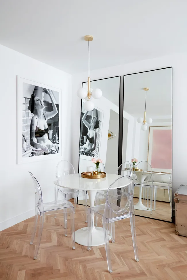 A small Parisian-inspired dining room