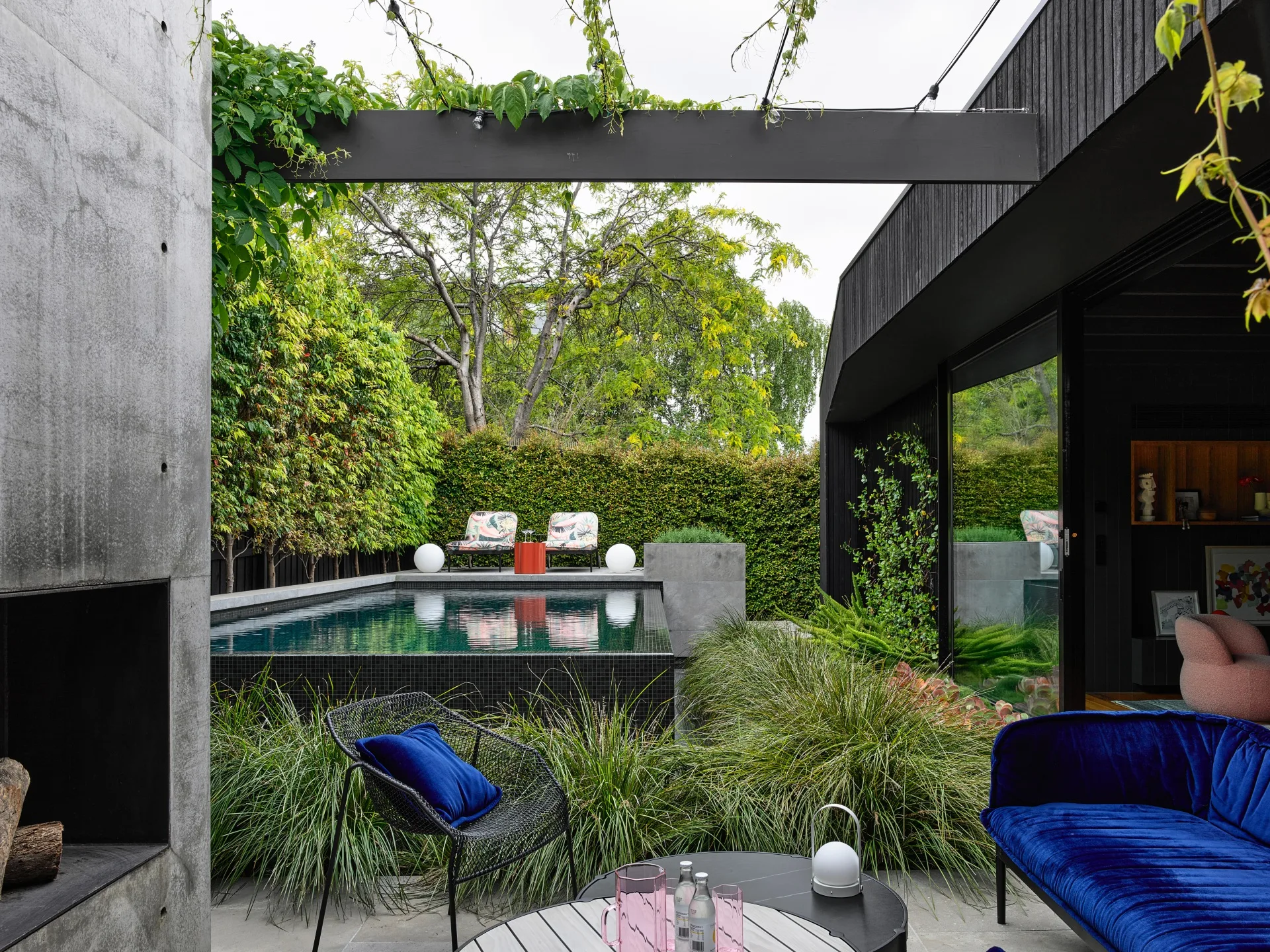 Ben-Scott-Garden-Design-landscape-victorian-villa-ourdoor-entertaining-blue