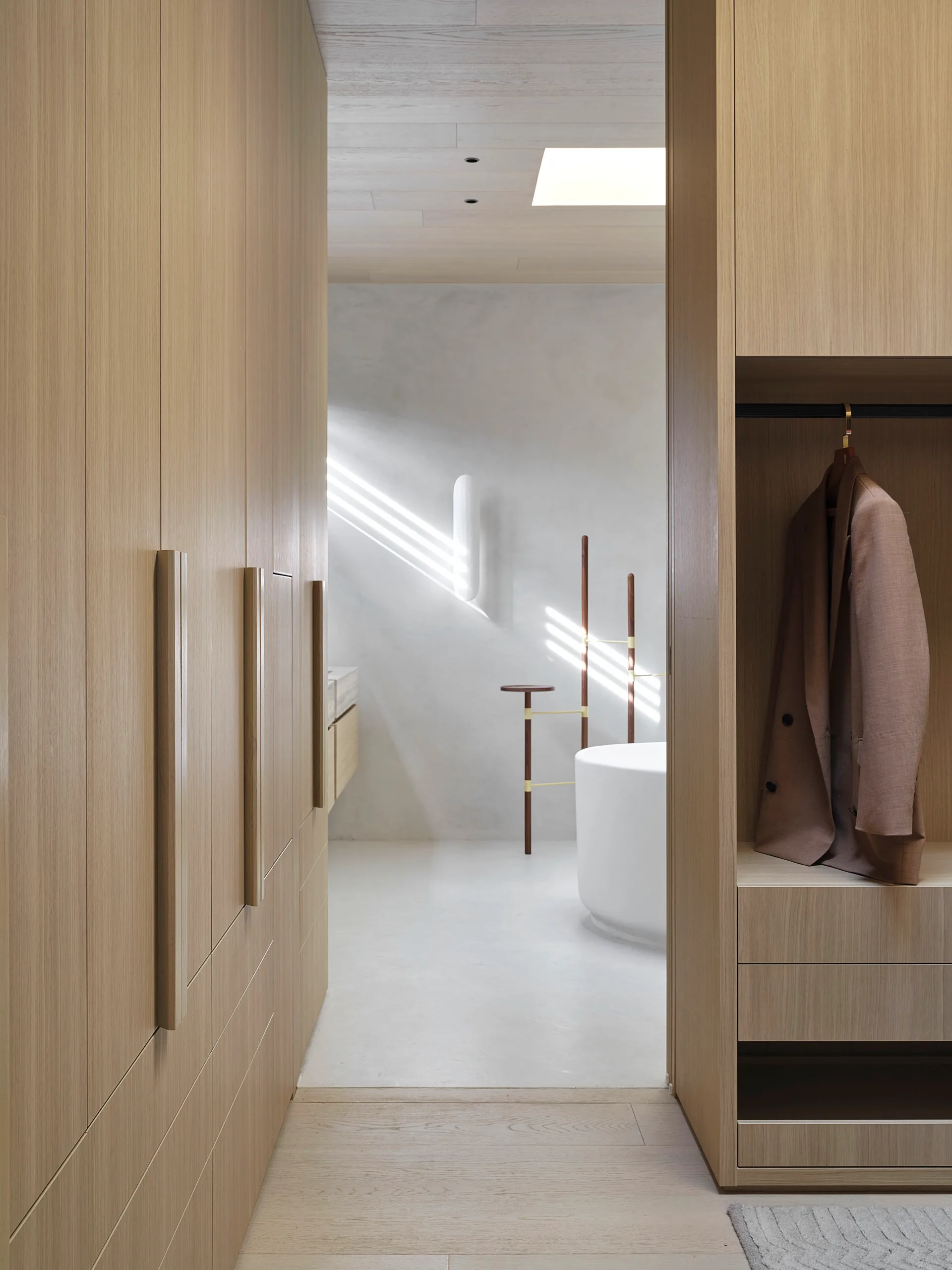 Moody materials in eye-popping shades - ensuite