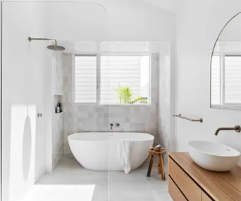 The household staples you should be using to clean your shower glass