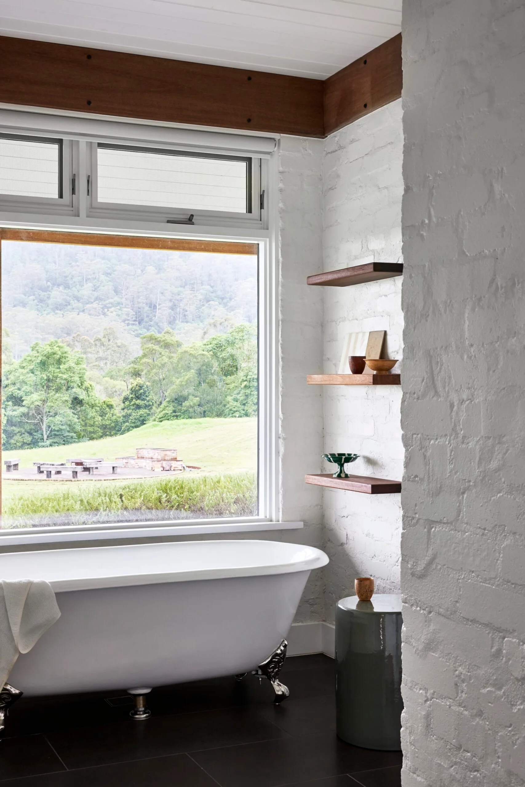 kangaroo valley country home bathroom views